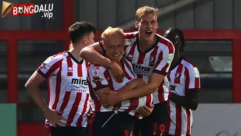 Phong Do Gan Day Cua Cheltenham Town Vs Exeter City